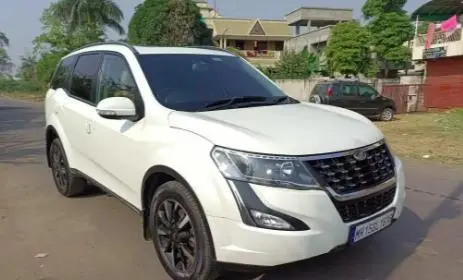 Mahindra XUV500 W11 2018