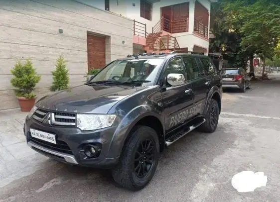 Mitsubishi Pajero Sport 2.5 MT 2015