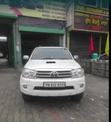 Toyota Fortuner 3.0 4X4 MT 2011