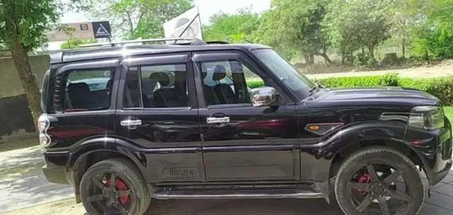 Mahindra Scorpio S10 2015