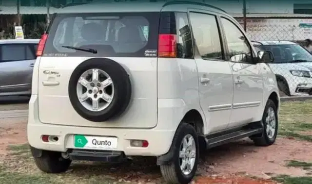 Mahindra Quanto C8 2013