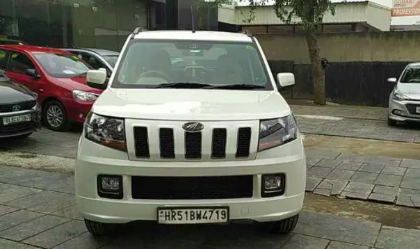 Mahindra TUV300 T10 2019