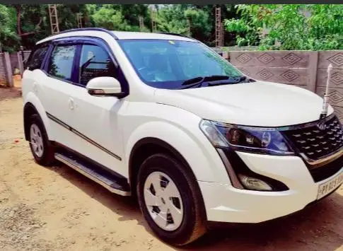 Mahindra XUV500 W7 2018