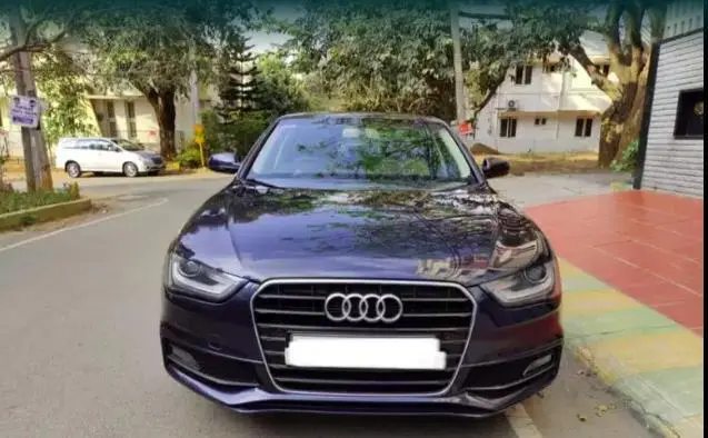 Audi A4 2.0 TDI premium 2012