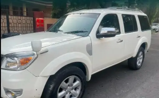 Ford Endeavour 2.5L 4x2 2010