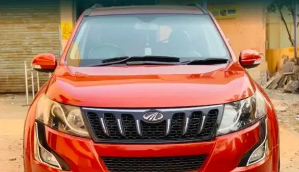 Mahindra XUV500 W10 2015