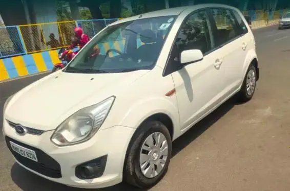 Ford Figo Titanium 1.2 Ti-VCT 2013