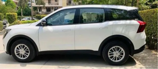 Mahindra XUV700 AX 7 Petrol AT 7 STR 2022