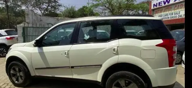 Mahindra XUV500 W6 2015