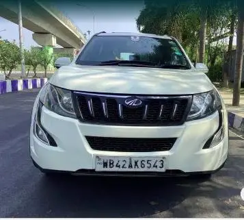Mahindra XUV500 W10 2017