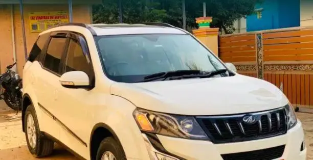 Mahindra XUV500 W10 2017