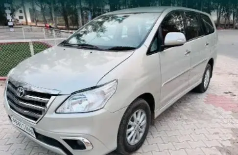 Toyota Innova 2.5 V 7 STR 2012
