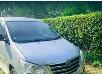 Toyota Innova 2.0 V 2013