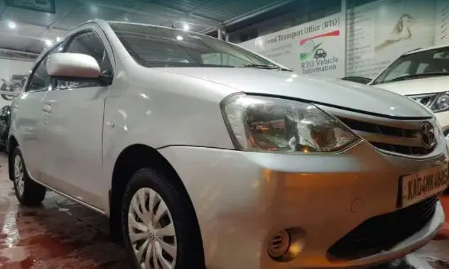 Toyota Etios Liva G 2012