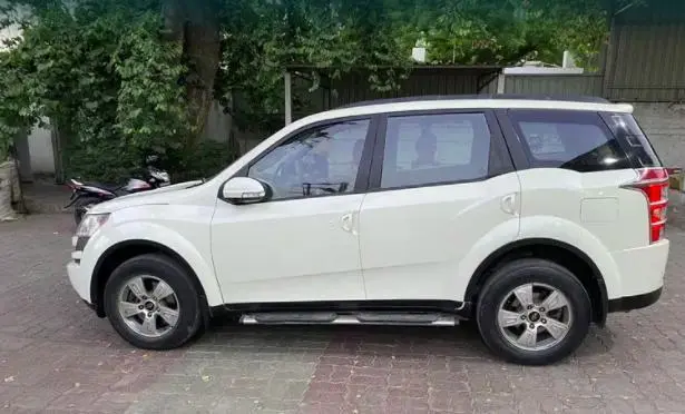 Mahindra XUV500 W8 2WD 2013