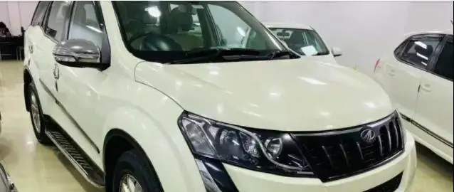 Mahindra XUV500 W10 2016