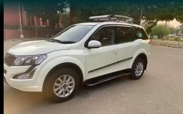 Mahindra XUV500 W10 AT 2016