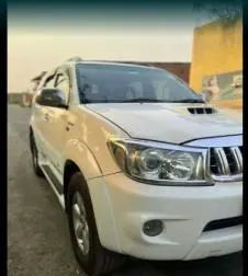 Toyota Fortuner 3.0 4X4 MT 2011