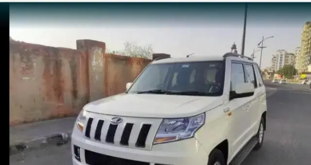 Mahindra TUV300 T8 2016