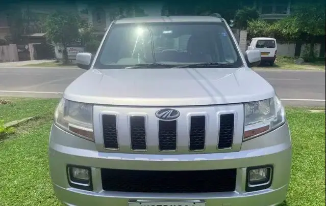 Mahindra TUV300 T8 2016