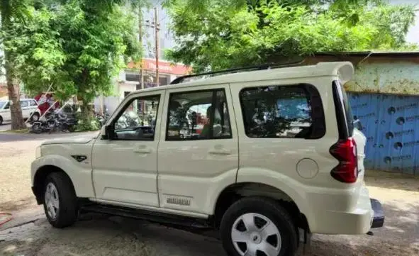 Mahindra Scorpio S7 140 bhp 2WD 2018