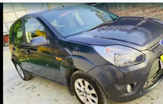 Ford Figo 1.5D TITANIUM MT 2012