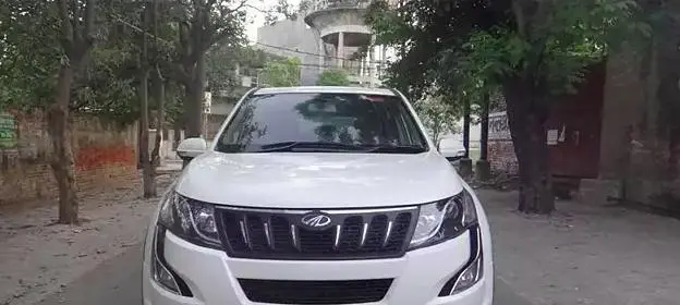Mahindra XUV500 W10 2016