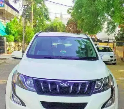 Mahindra XUV500 W10 2016