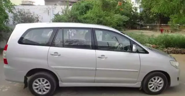Toyota Innova 2.5 V 7 STR 2013