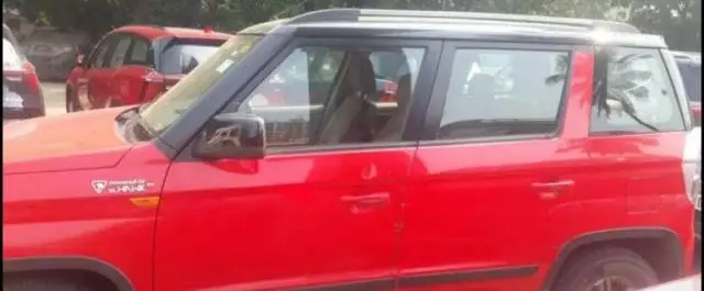 Mahindra TUV300 T10 2019