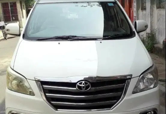 Toyota Innova 2.5 E 7 STR 2014