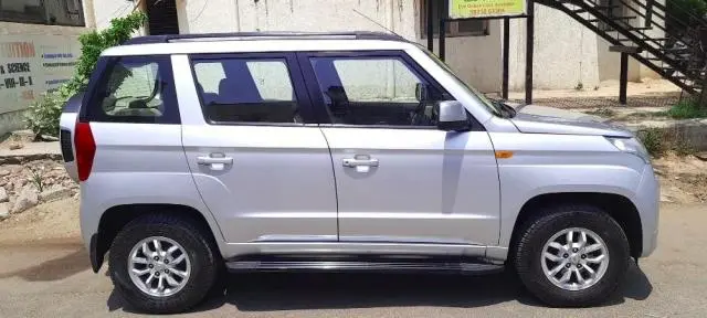 Mahindra TUV300 T8 2016