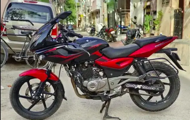 Bajaj Pulsar 220cc 2016