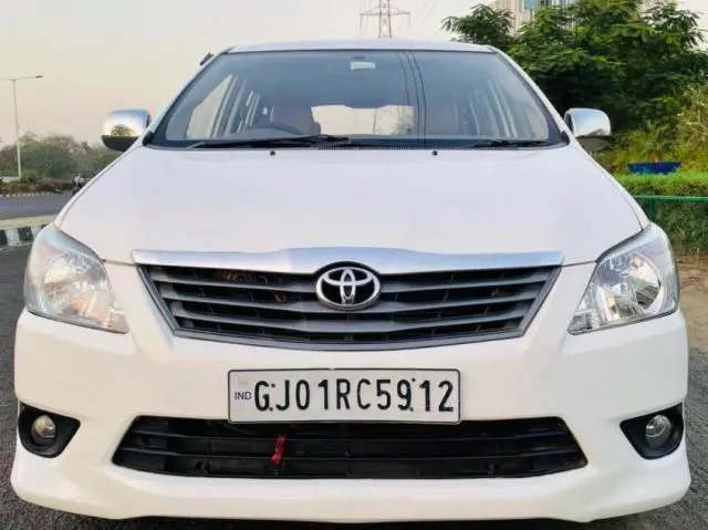 Toyota Innova 2.5 G 7 STR BS IV 2013