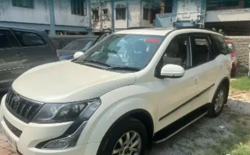 Mahindra XUV500 W10 2015