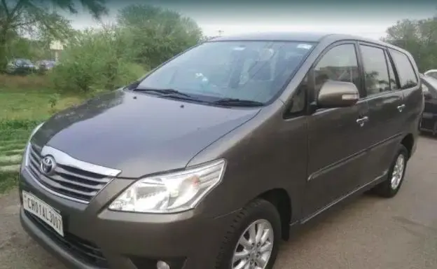 Toyota Innova 2.5 V 7 STR 2012