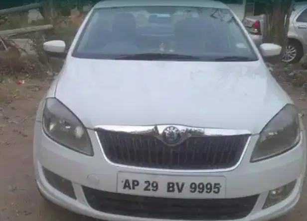 Skoda Rapid 1.6 TDI MT AMBITION PLUS 2013