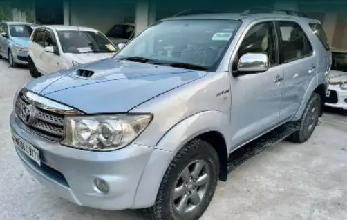 Toyota Fortuner 3.0 4X4 MT 2010