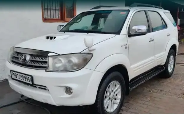 Toyota Fortuner 3.0 4X4 MT 2012