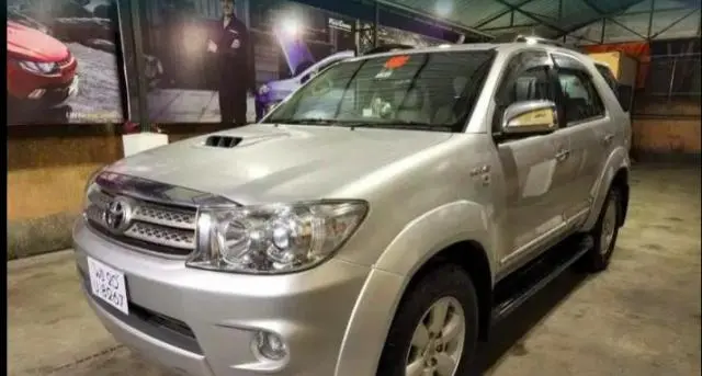 Toyota Fortuner 3.0 4X4 MT 2010