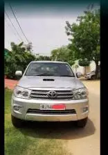 Toyota Fortuner 3.0 4X4 MT 2010