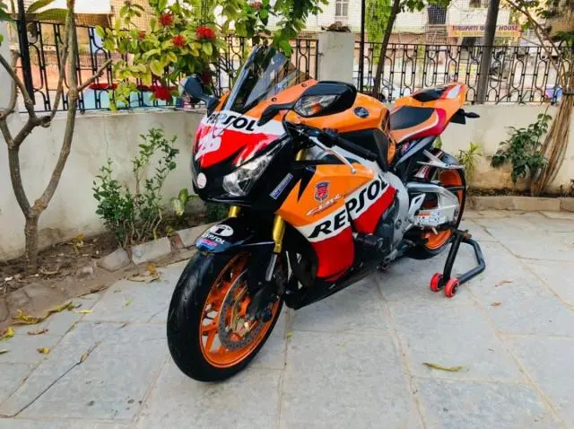 Honda CBR1000RR Fireblade 2015