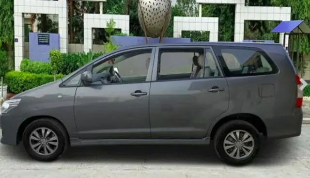 Toyota Innova 2.5 GX 7 STR BS IV 2013