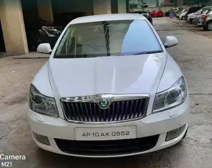 Skoda Laura L&K 2.0 TDI AT 2011