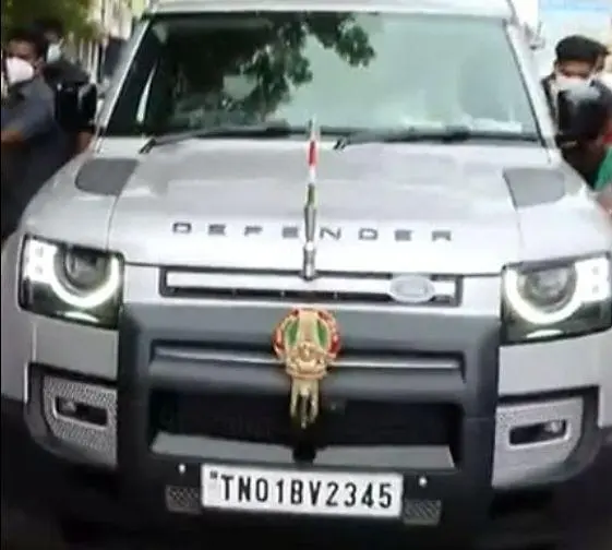 Land Rover Defender 90 SE D300 2021