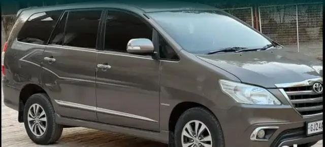 Toyota Innova 2.5 ZX 7 STR BS IV 2015