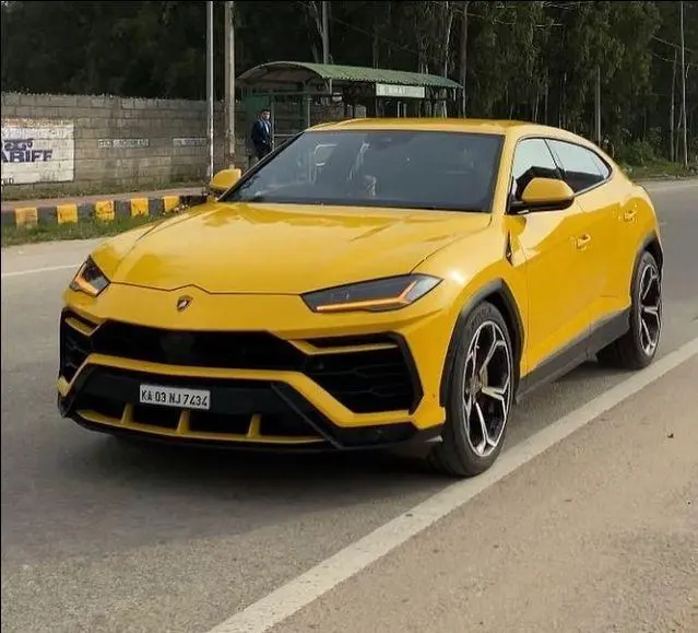 Lamborghini Urus Twin-Turbo V8 2021
