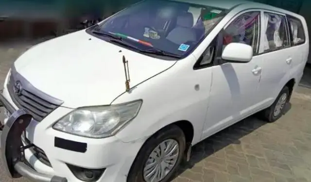 Toyota Innova 2.5 GX 7 STR BS IV 2015