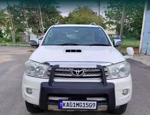 Toyota Fortuner 3.0 4X4 MT 2010