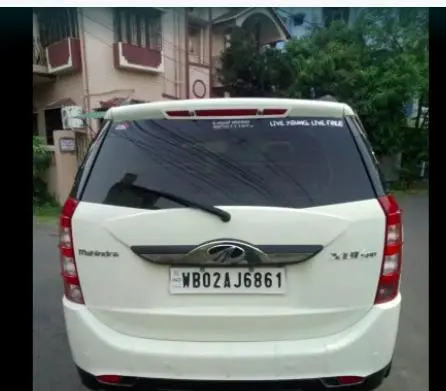 Mahindra XUV500 W10 2016
